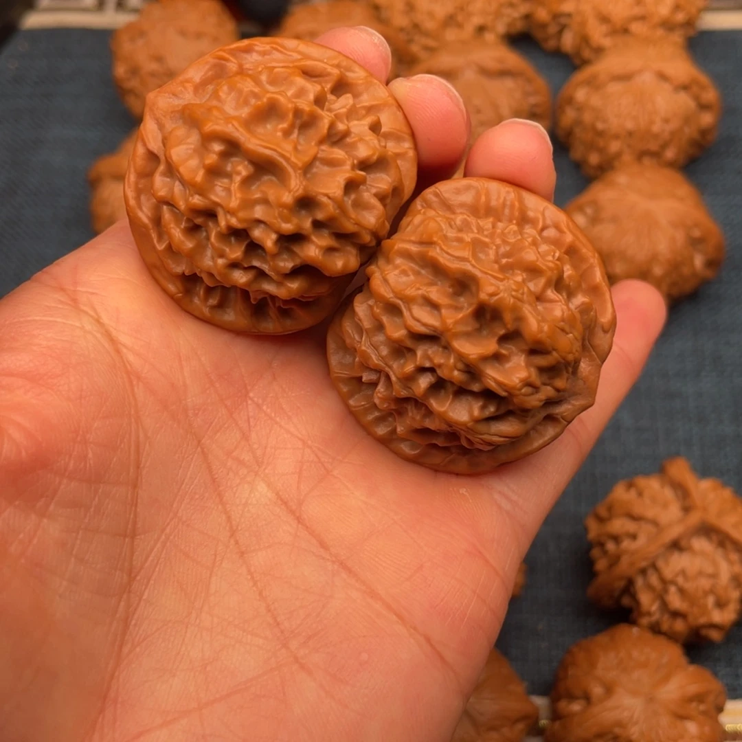 奈***丶文玩核桃把件40全品毕业龙鳞