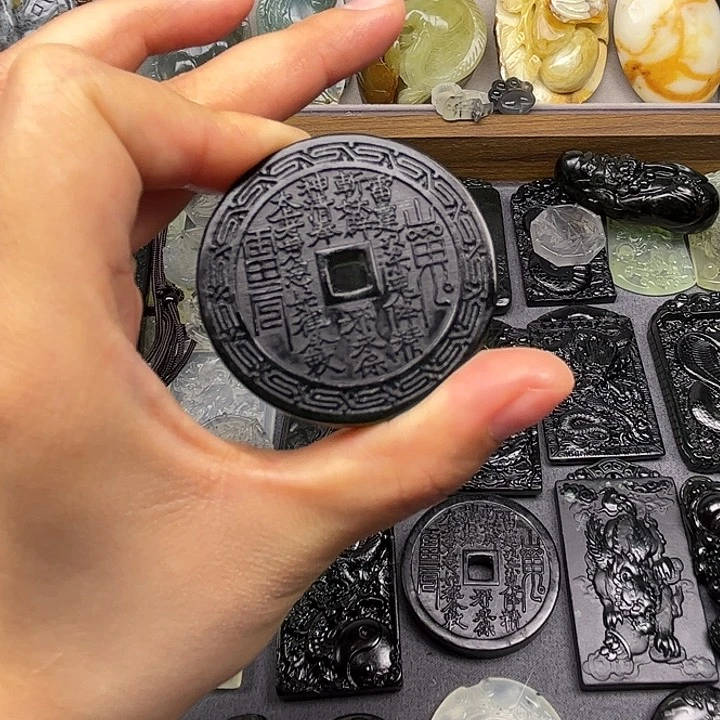 蛇纹石玉未镶嵌颈饰张*头