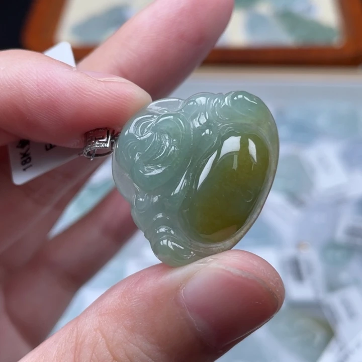 翡翠18K金镶嵌颈饰佛公