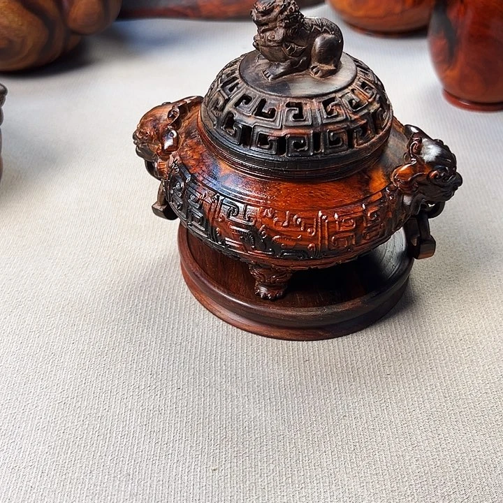 深**蜂老挝大红酸枝香炉一个