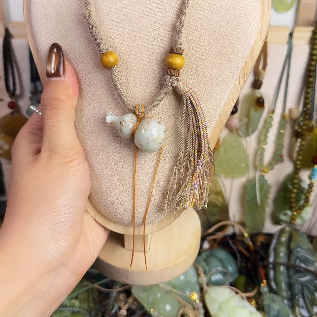 *****蛇纹石玉未镶嵌颈饰