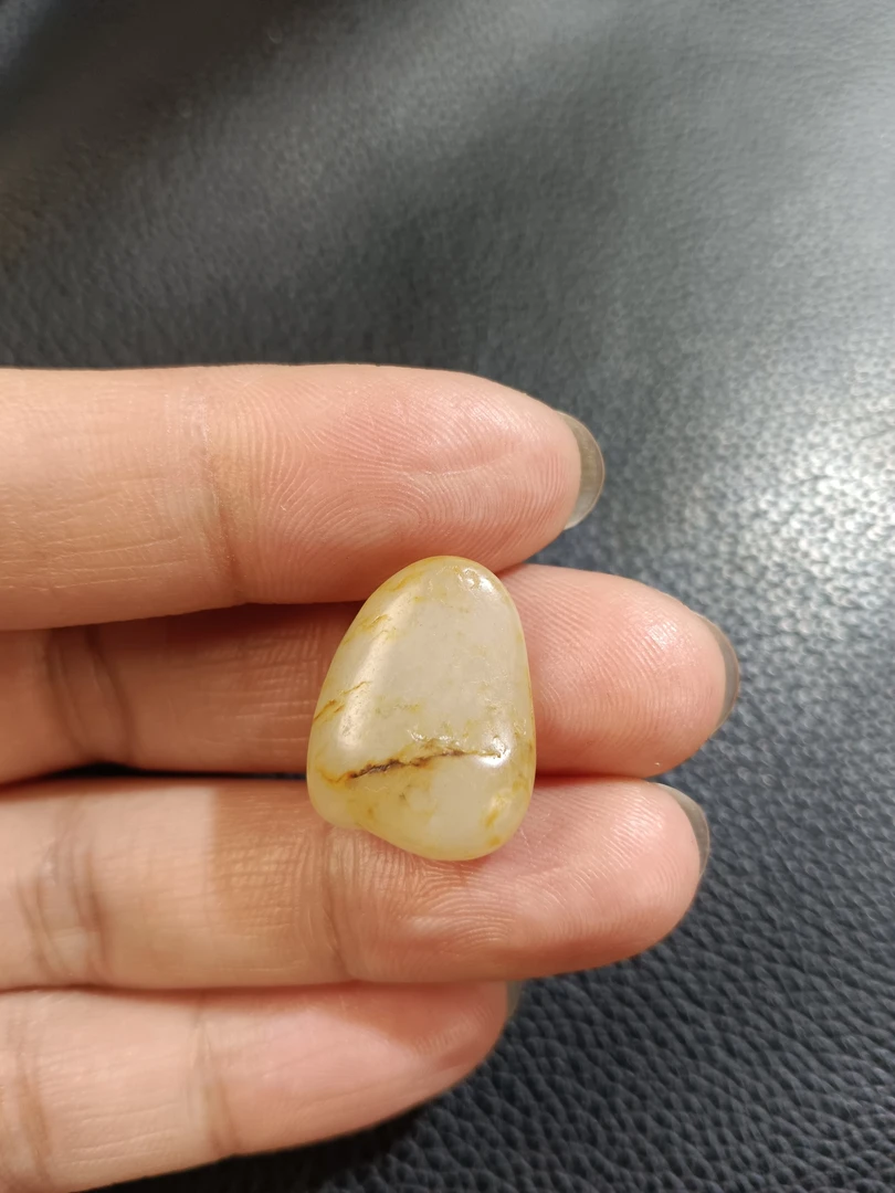 新疆和田玉原石和田玉