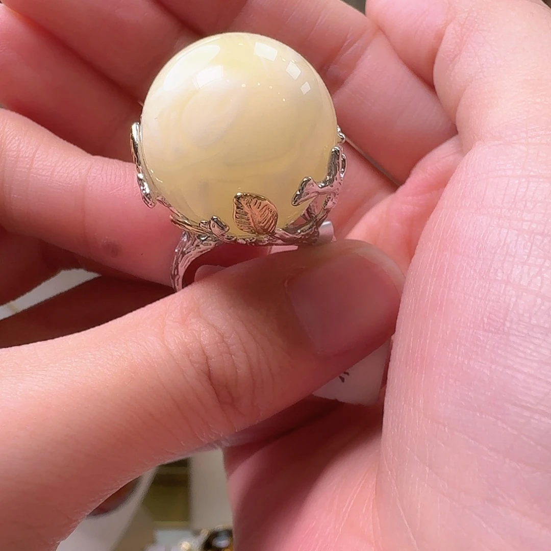 琥珀未镶嵌颈饰戒指