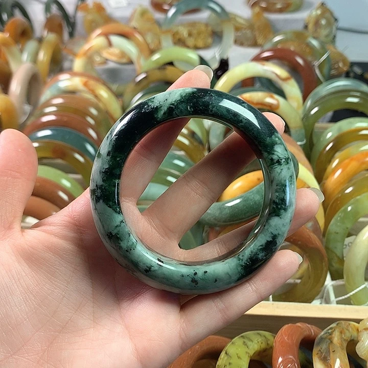 岫玉手镯未镶嵌绿