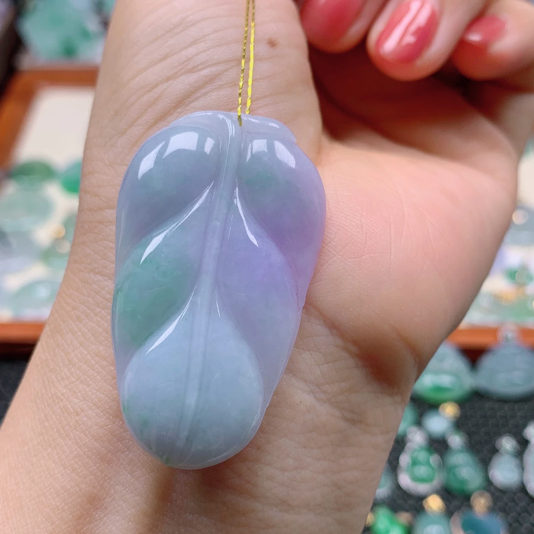 缅甸天然A货翡翠，春彩叶子 编号695/619尺寸46.2-27.5-5.8