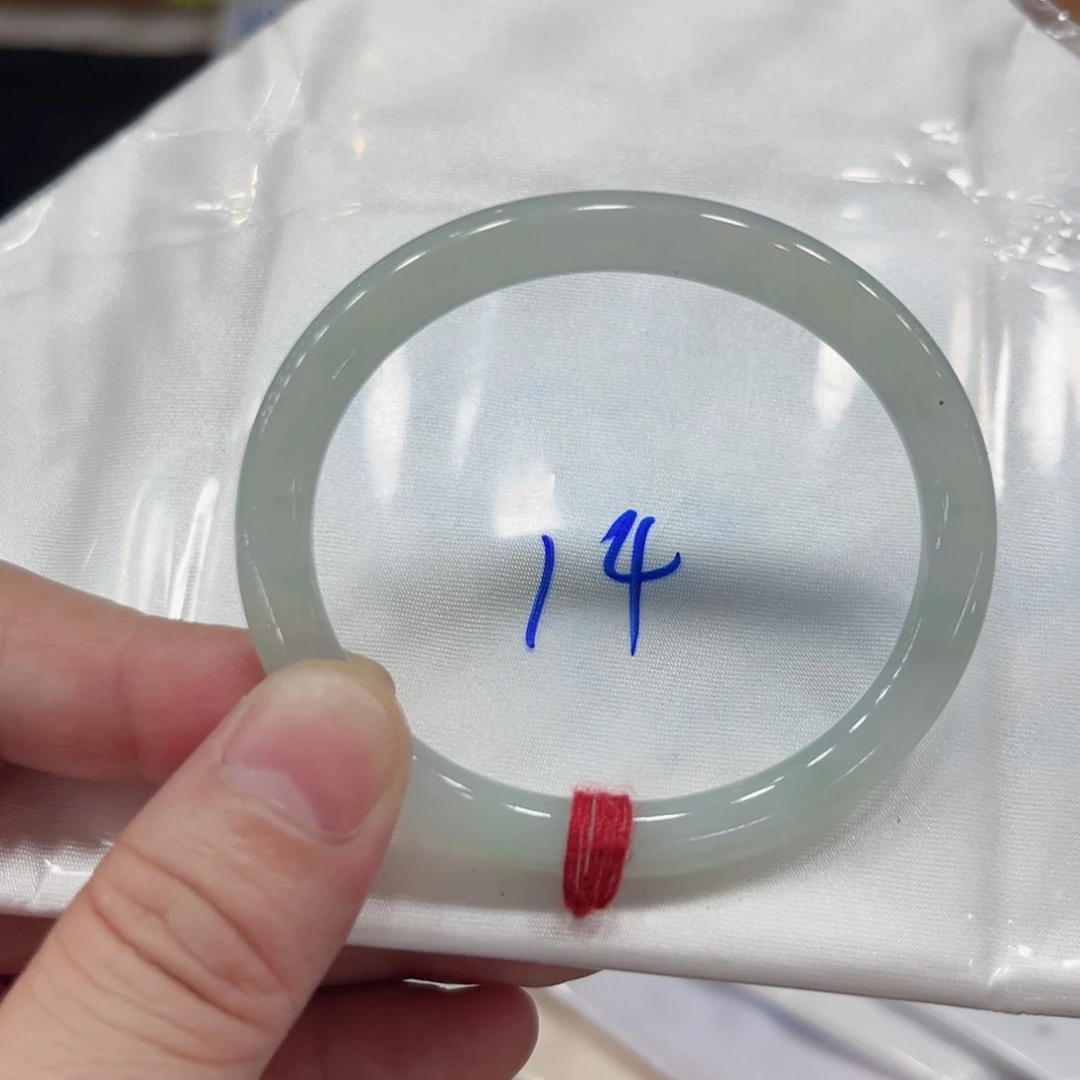 翡翠手镯未镶嵌52.5贵