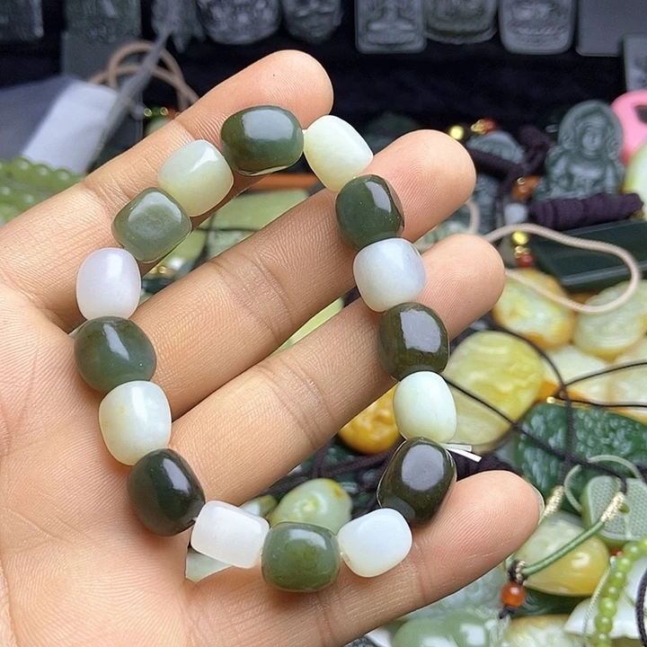 颈饰未镶嵌和田玉