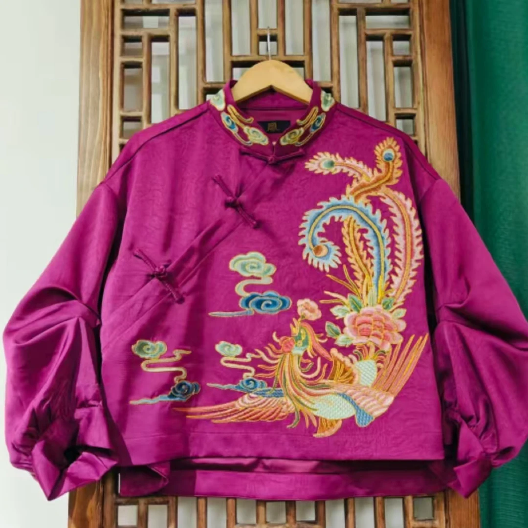 双凤（LS488-64） 凤徕兮紫色冰裂纹底彩凤刺绣捏褶斜襟盘扣上衣