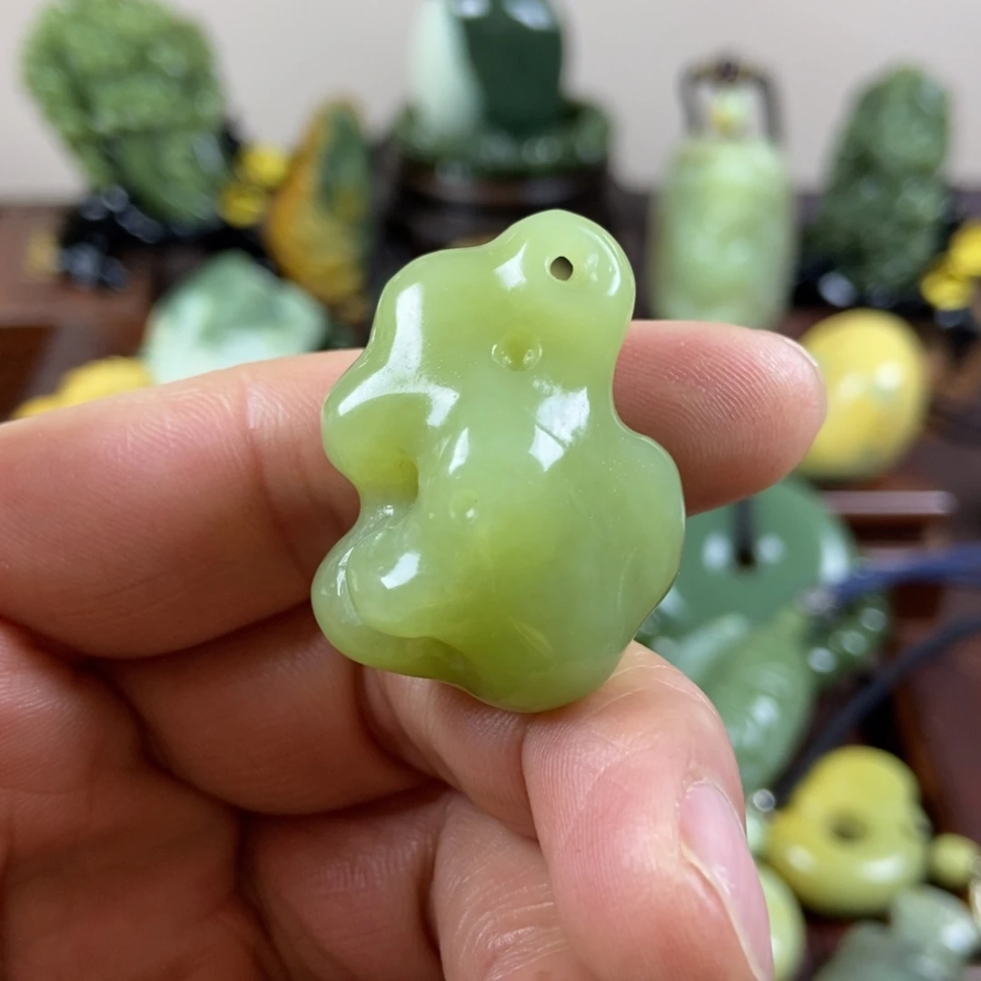 岫岩老玉（透闪石质玉）未镶嵌珠宝奇石