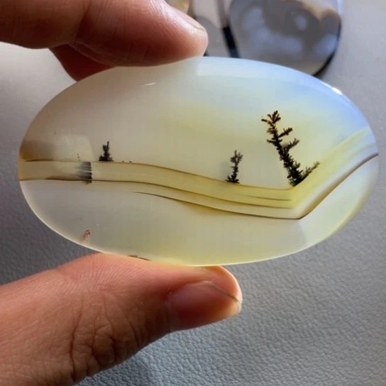 玛瑙/玉髓颈饰未镶嵌钟*