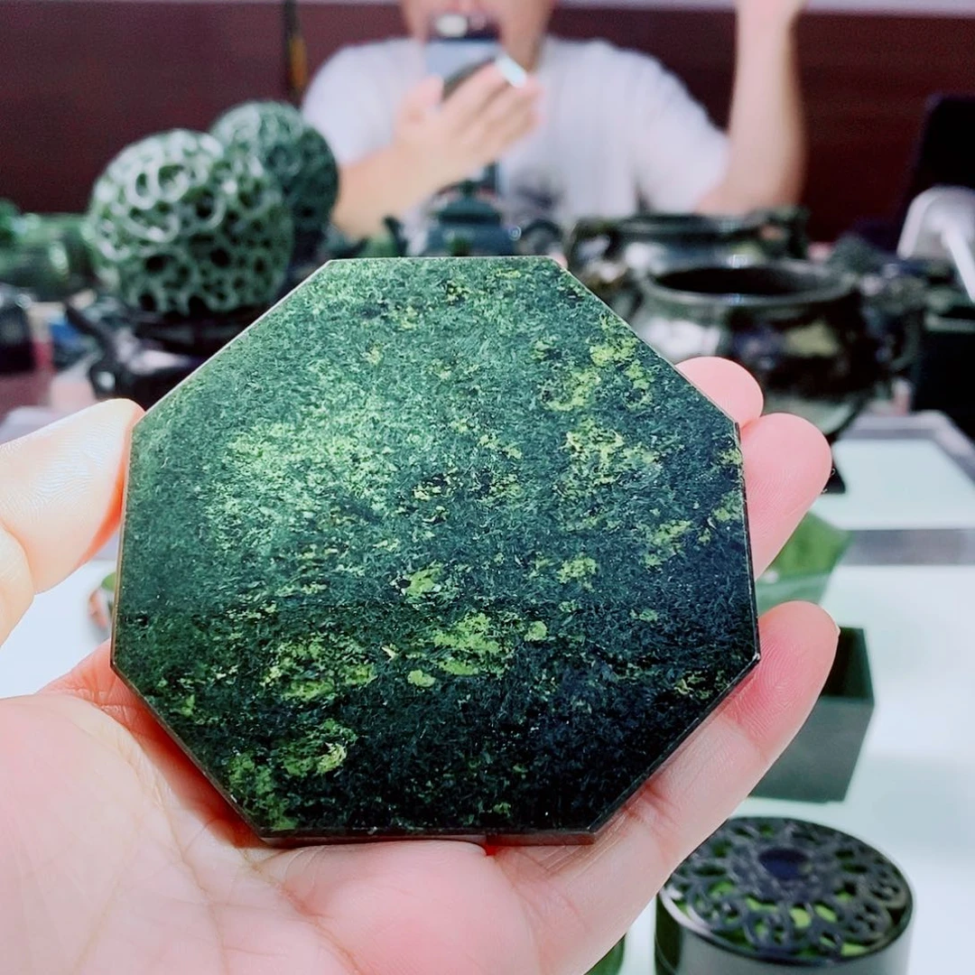 未镶嵌和田玉（青玉）摆件微瑕