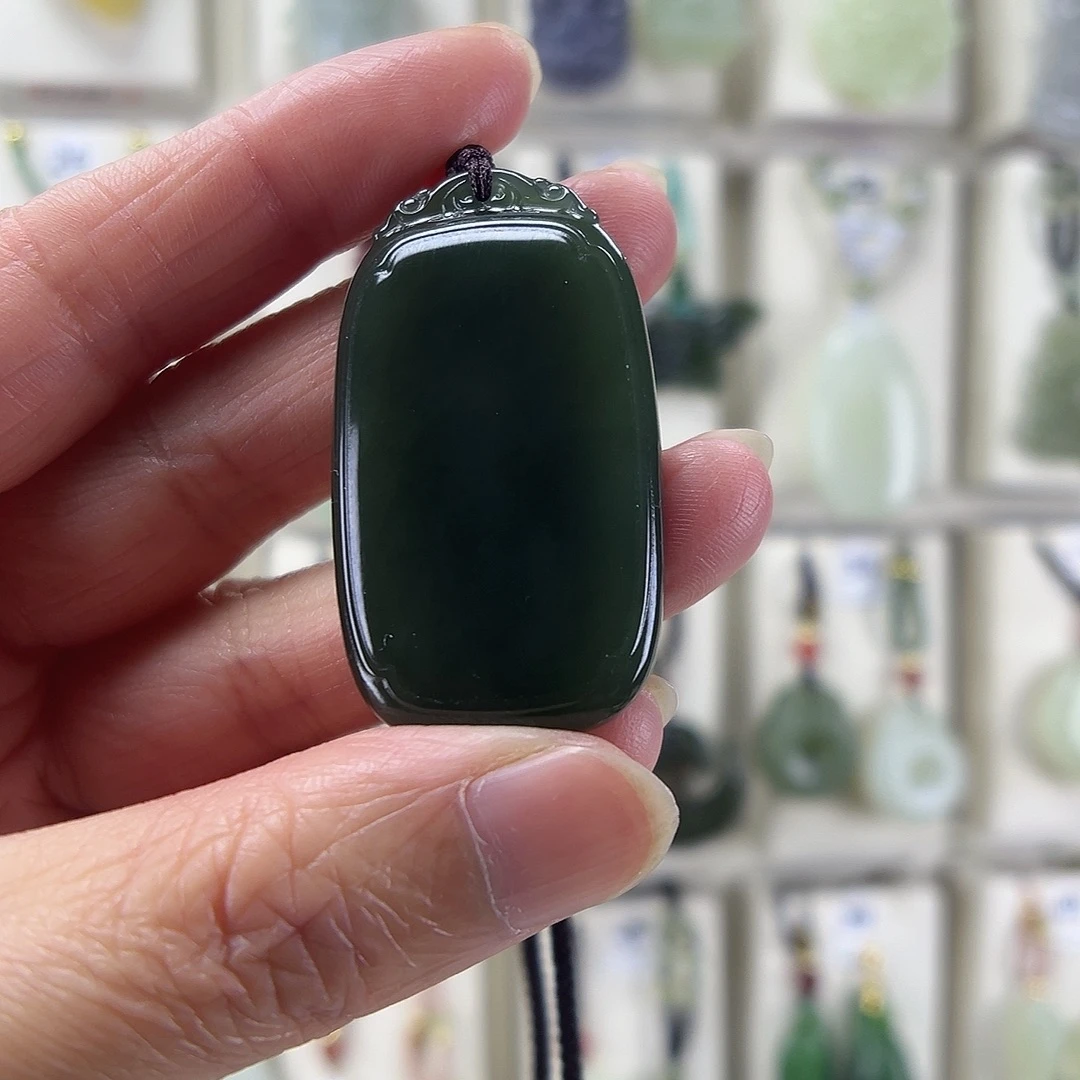 草***仙和田玉未镶嵌颈饰