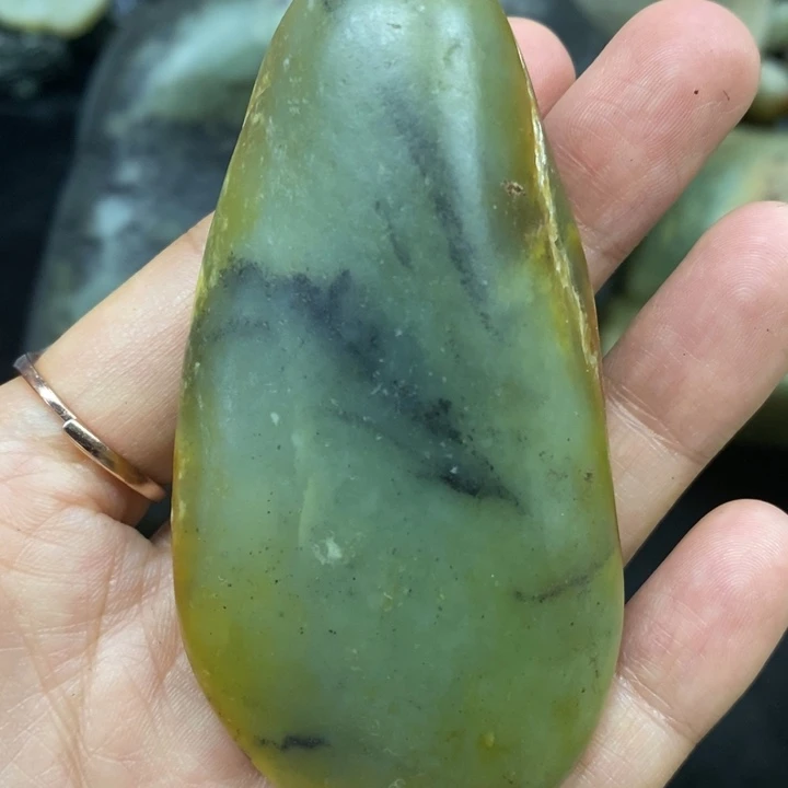 未镶嵌和田玉（糖玉）挂件飞*