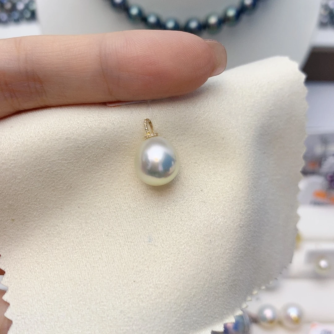颈饰18K金镶嵌海水珍珠W53