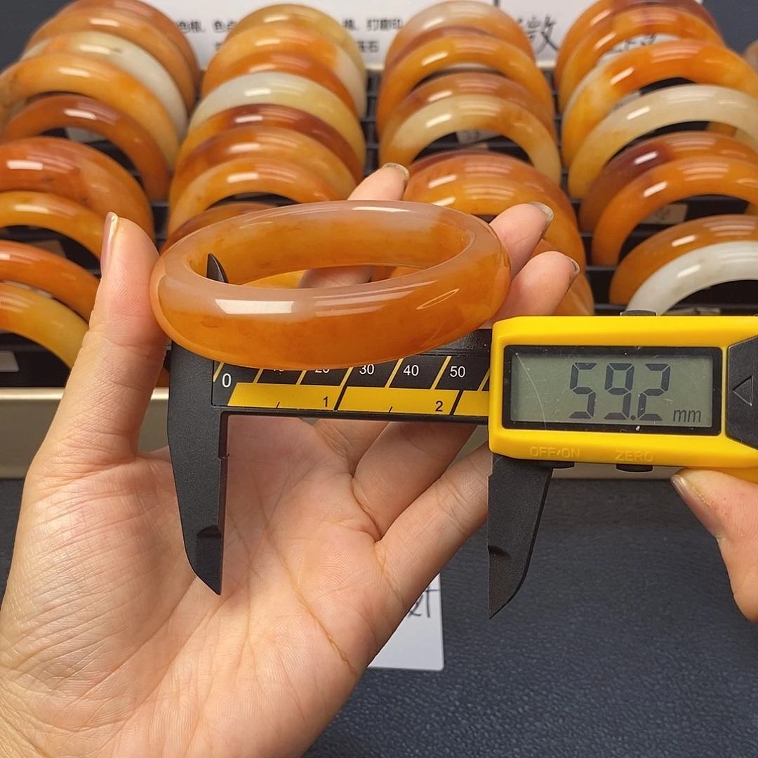 未镶嵌石英质玉（黄龙玉）手镯40号茄子山金沙老油红如血黄龙