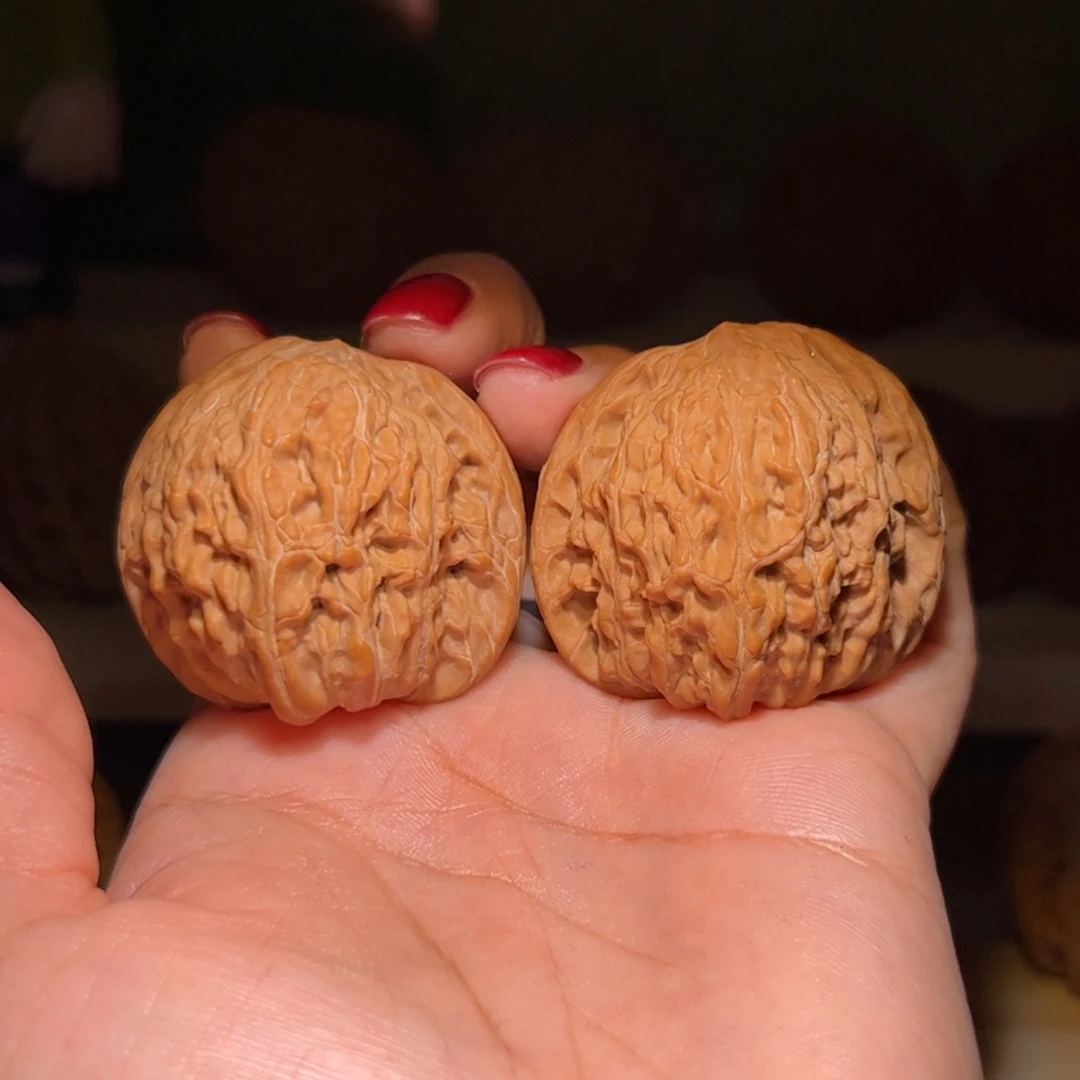 文玩核桃吊坠山地磨盘红皮40