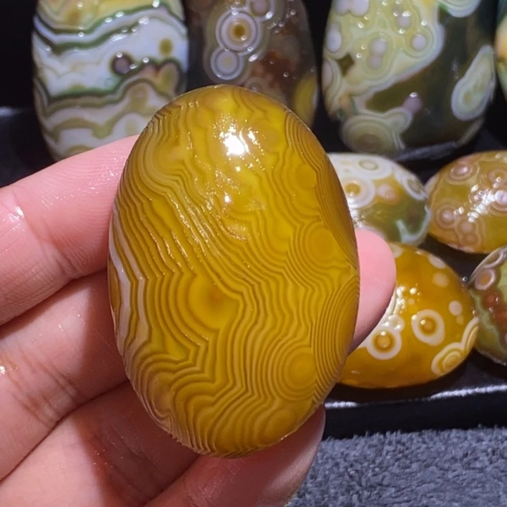 毛***记玛瑙/玉髓未镶嵌珠宝半成品