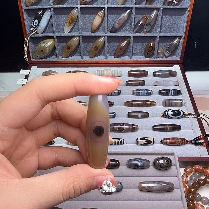 头***家玛瑙/玉髓未镶嵌颈饰