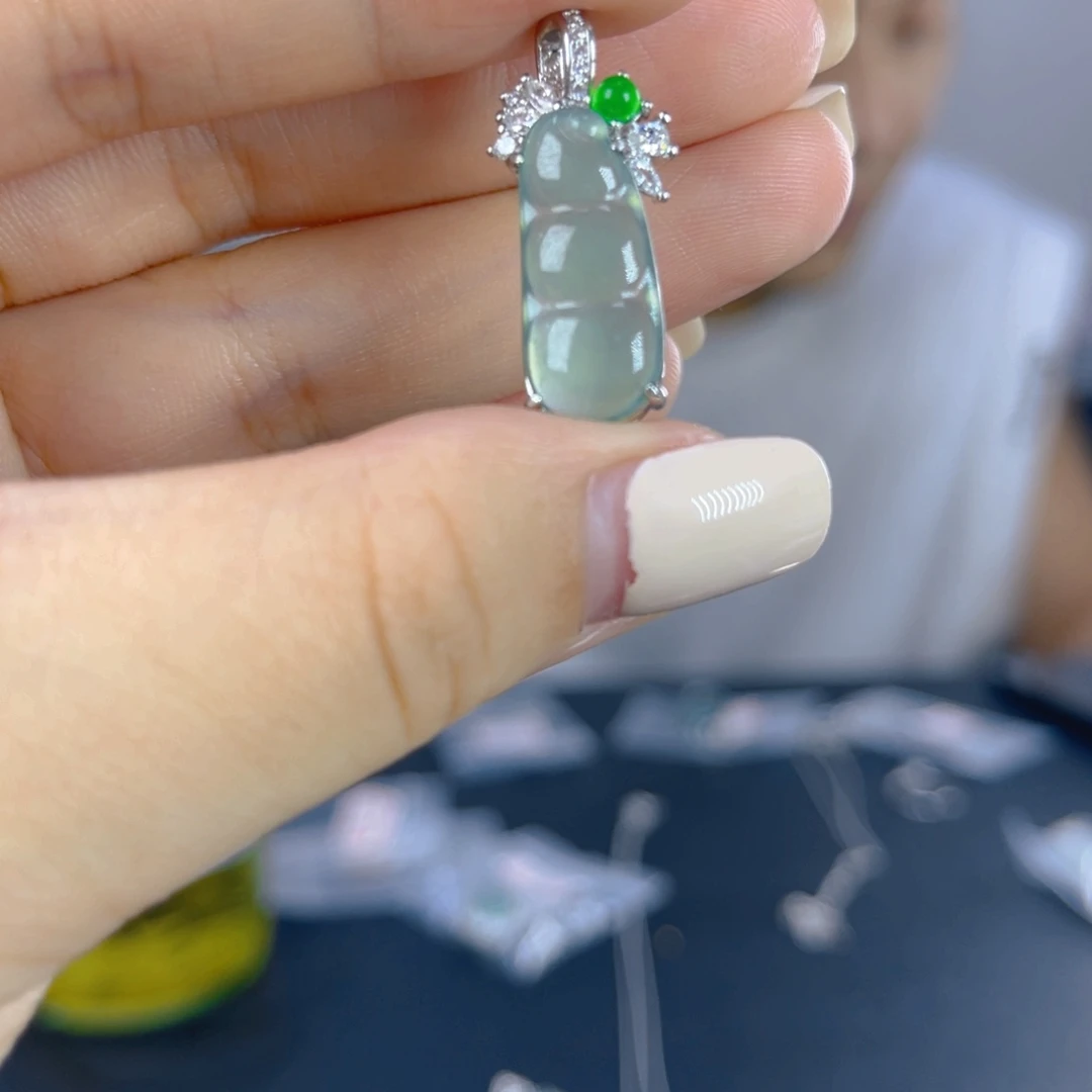 翡翠未镶嵌颈饰天然翡翠A货