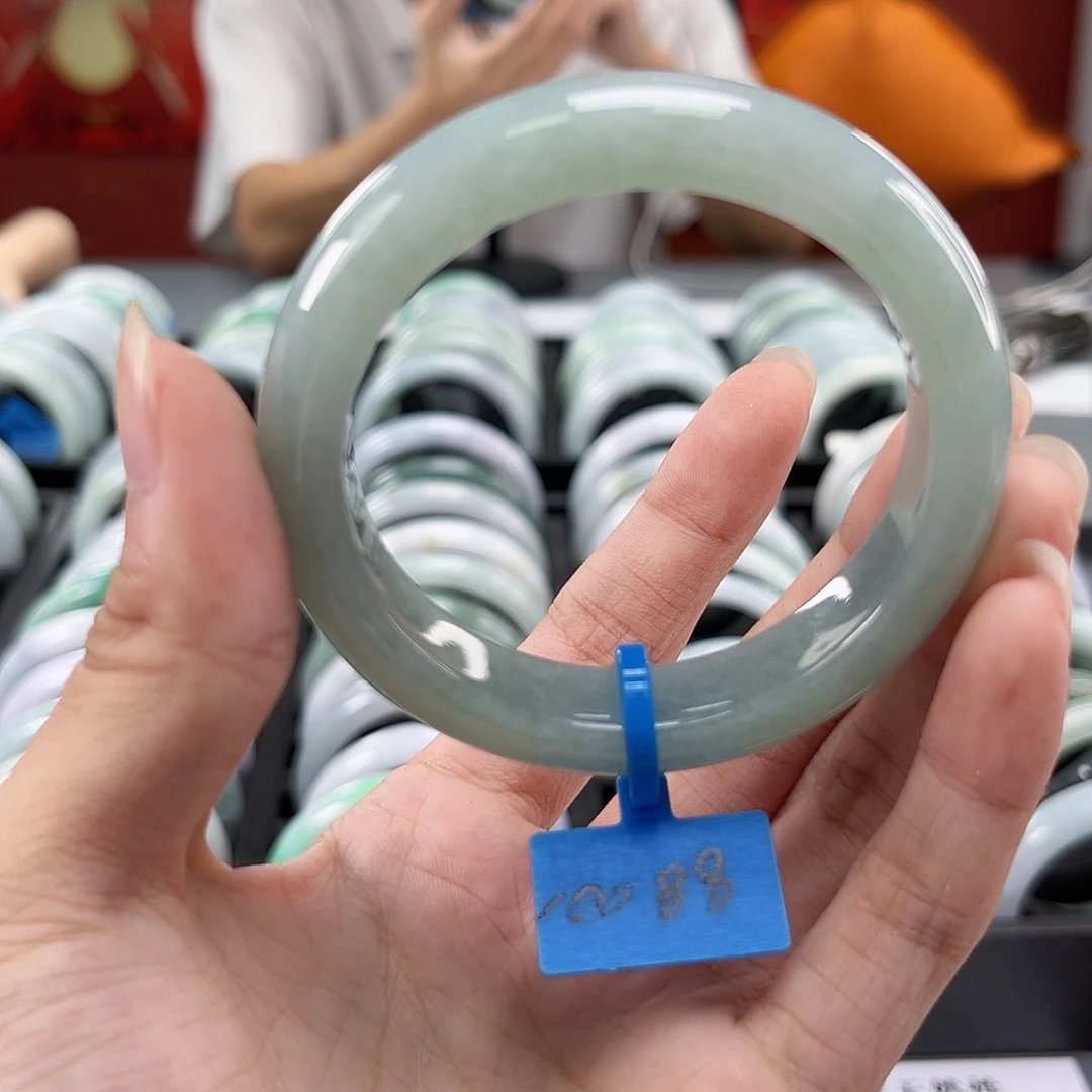 未镶嵌手镯翡翠屁***?