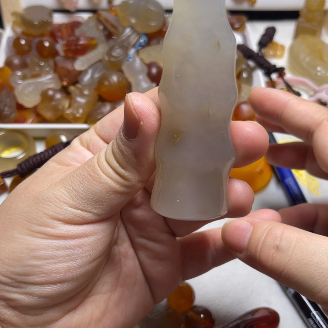 x***k玛瑙/玉髓未镶嵌001微瑕竹节