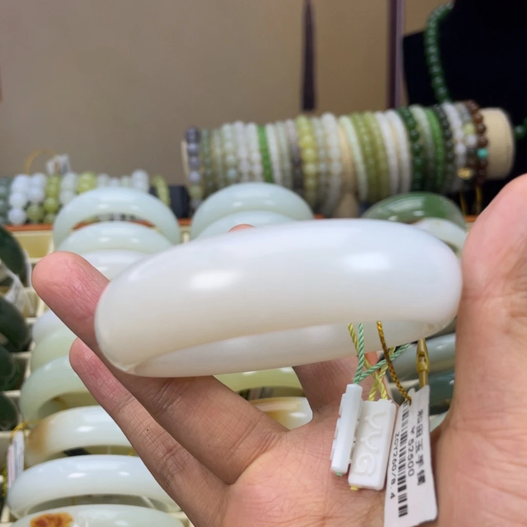 和田玉未镶嵌手镯