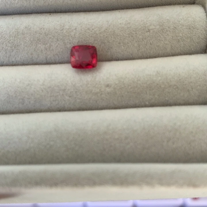 泰***场尖晶石裸石1.03克拉尖晶石