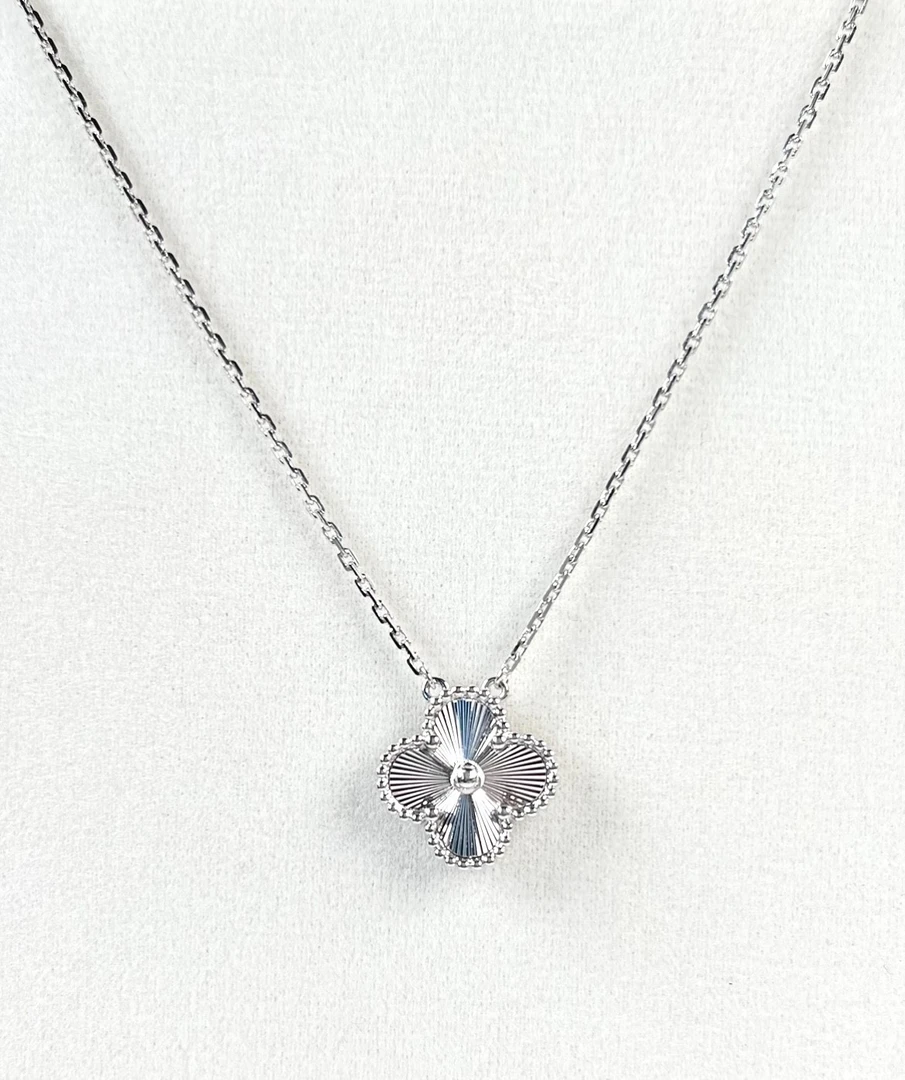 【ZZ专属】轻奢时尚优雅小众幸运草造型项丝巾 P-911