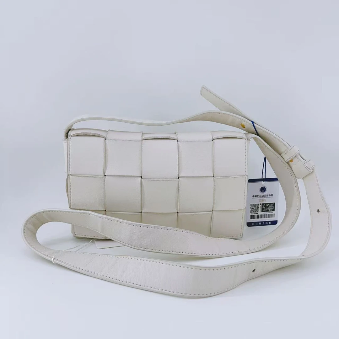 95新 BOTTEGA VENETA/葆蝶家  奶白色斜挎包 1662 3525