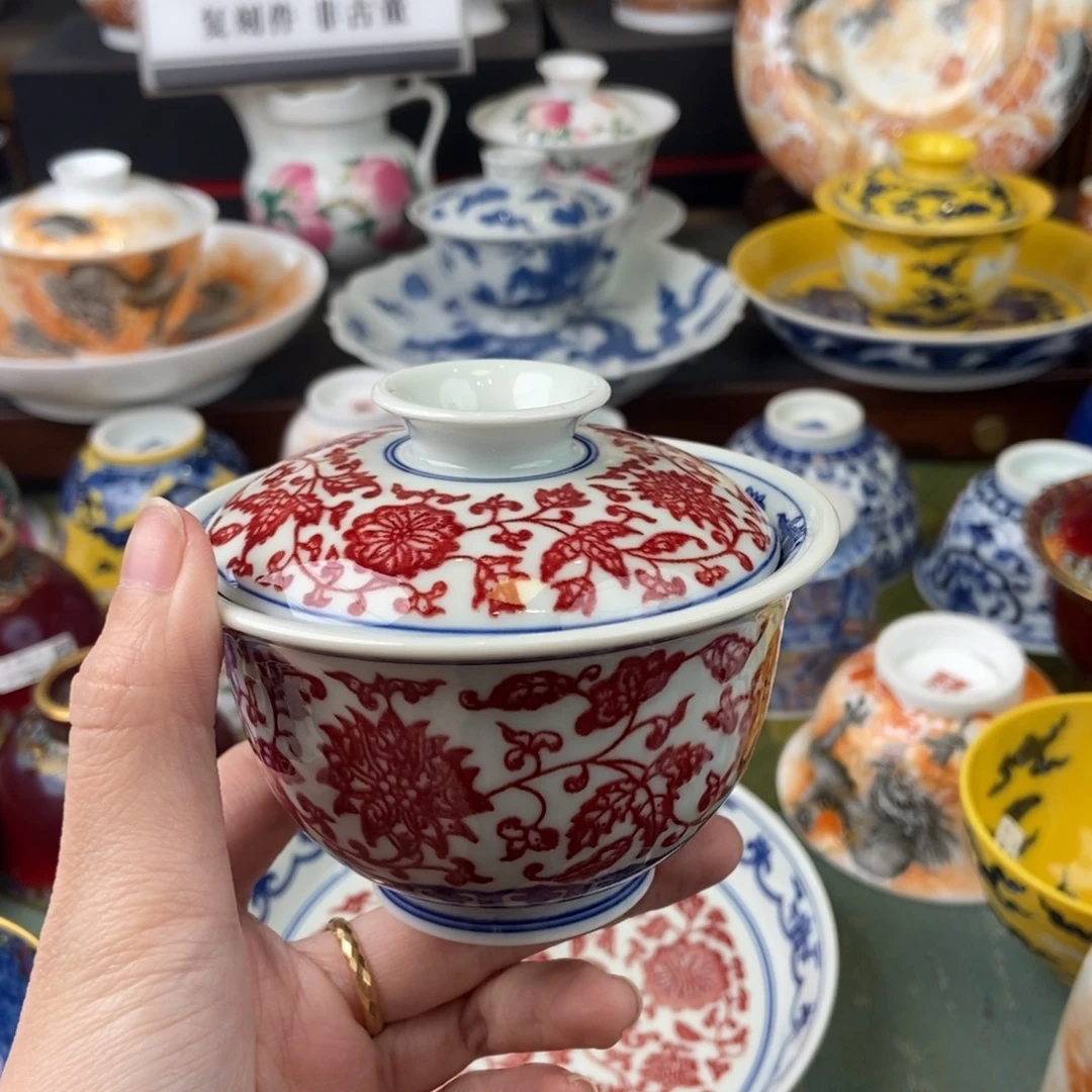 陶瓷的的设计师是在用