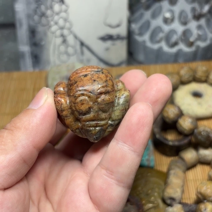 颈饰未镶嵌岫岩河磨玉（透闪石质玉）