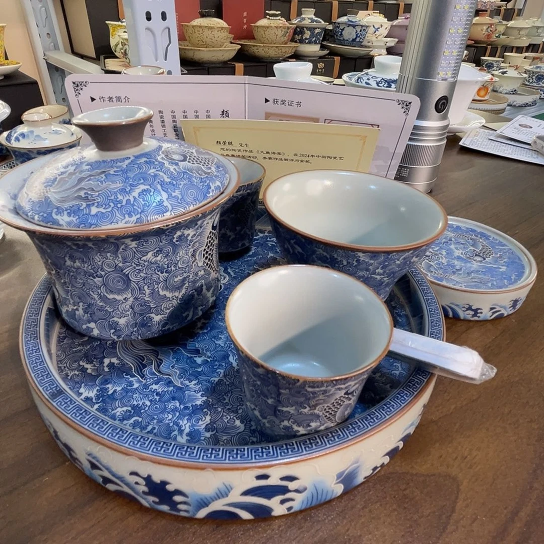 这些盖碗很漂亮！！！