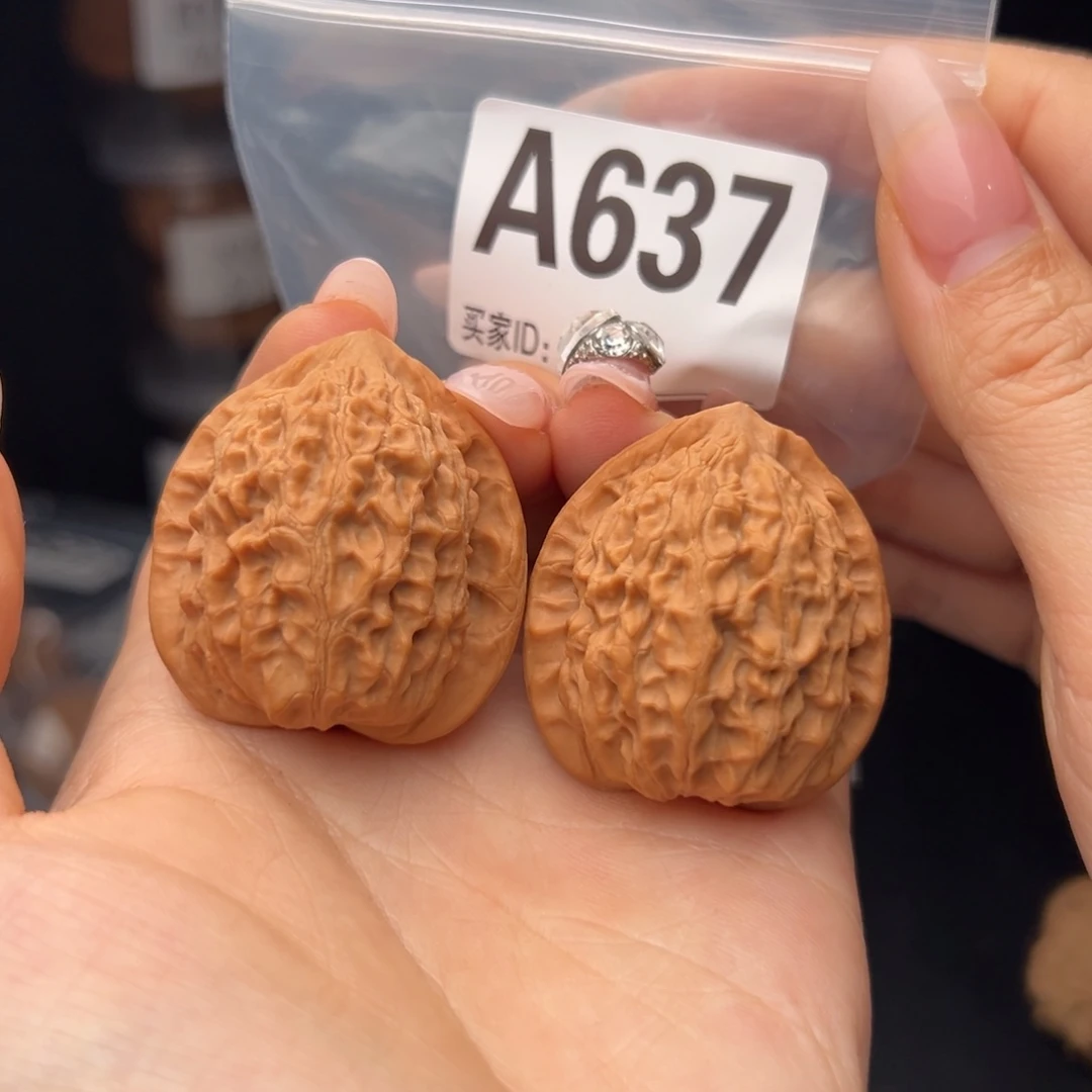 文玩核桃吊坠金牛37全品