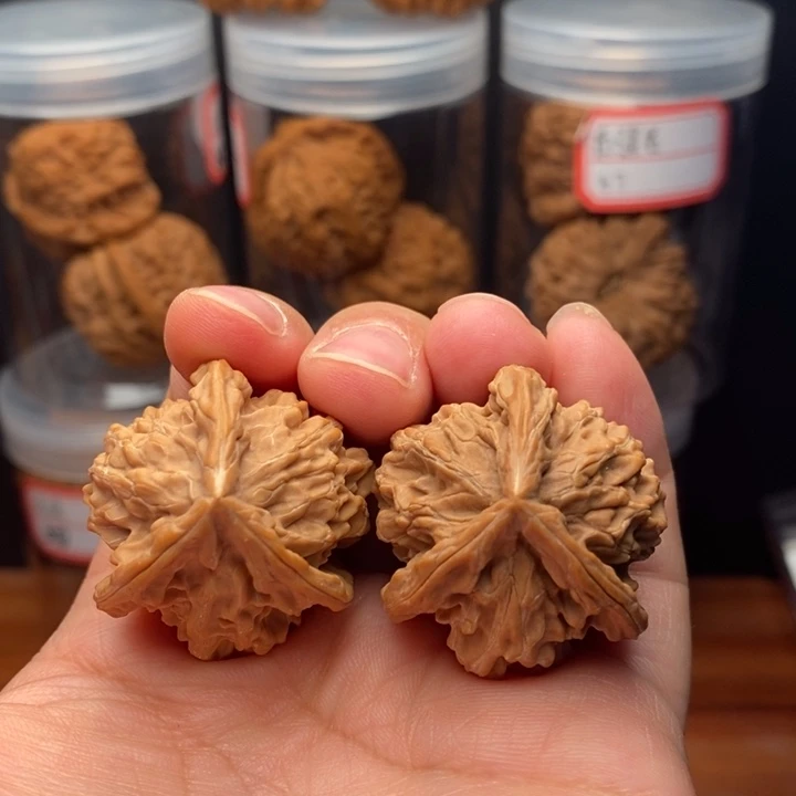 文玩核桃把件麻核桃三棱人字奔