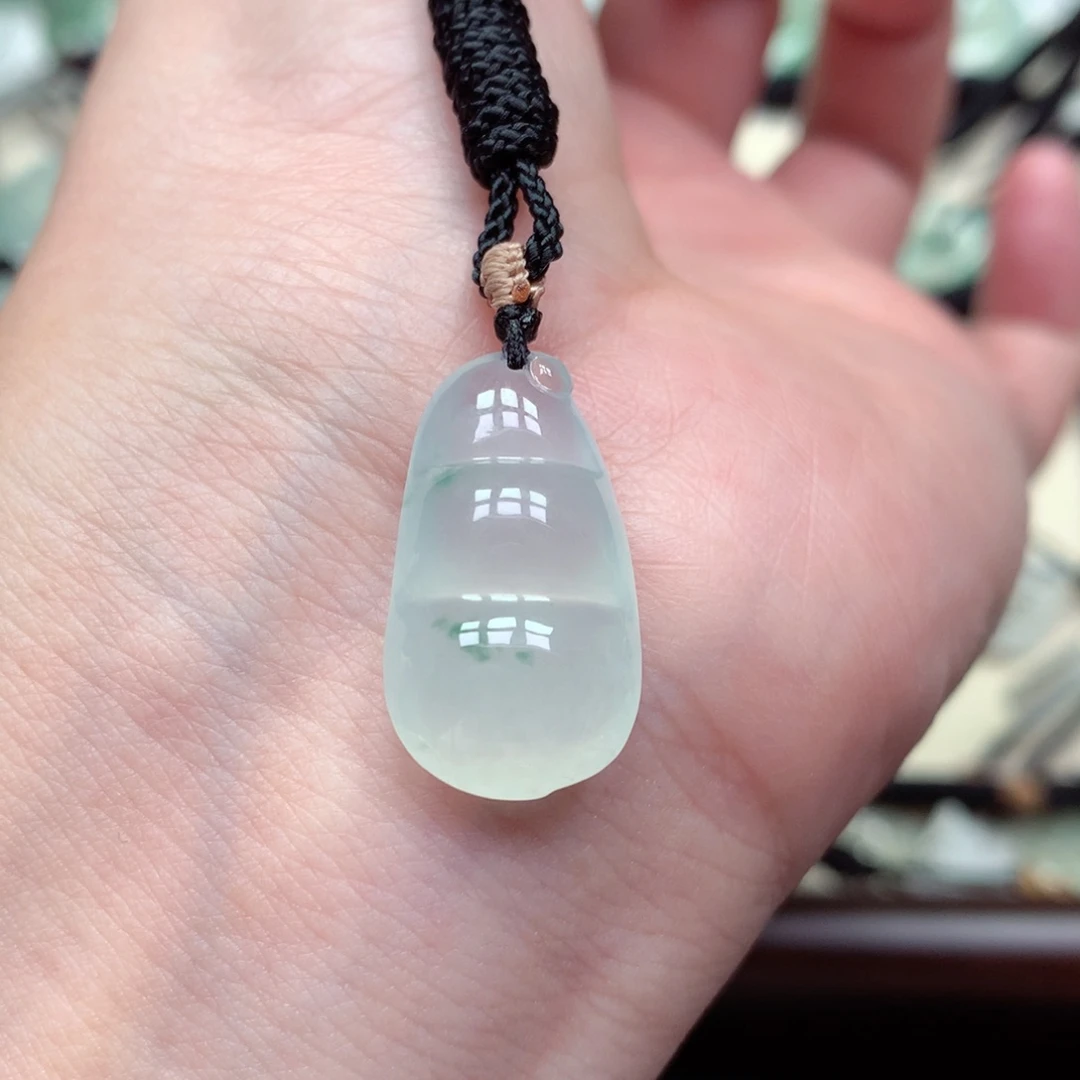 翡翠未镶嵌颈饰葫芦