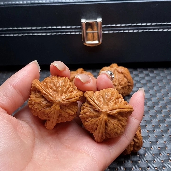 刘***革吊坠文玩核桃39尺