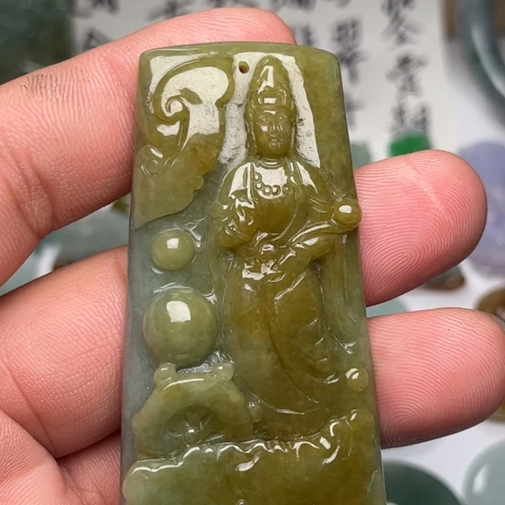 翡翠未镶嵌颈饰站观音