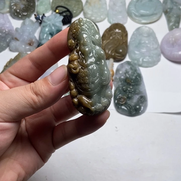 翡翠未镶嵌颈饰财爷30