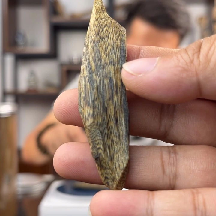 沉香碎屑沉香奇楠手把件5g