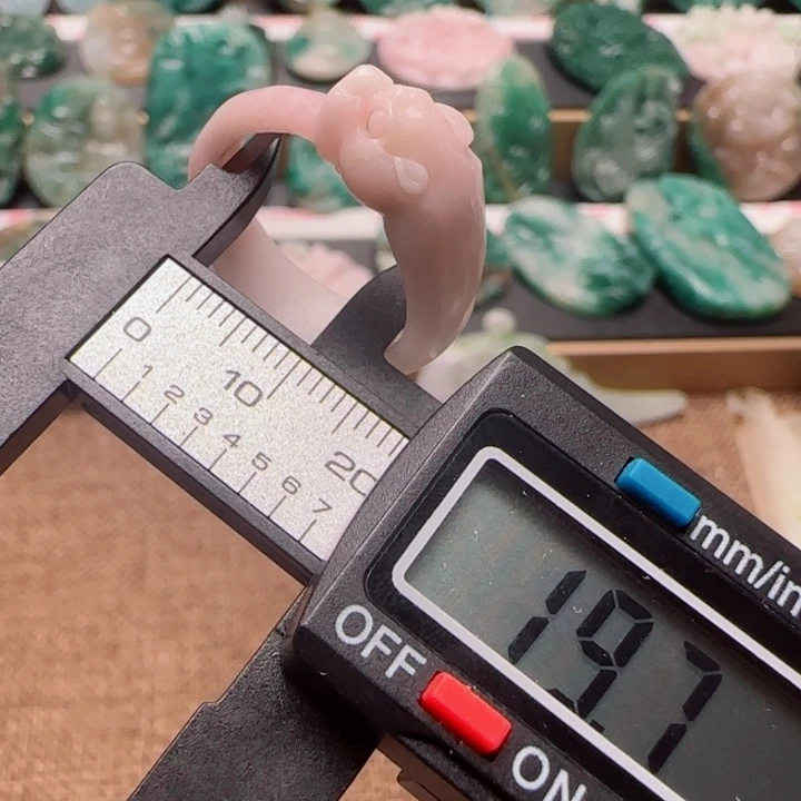 独山玉未镶嵌颈饰