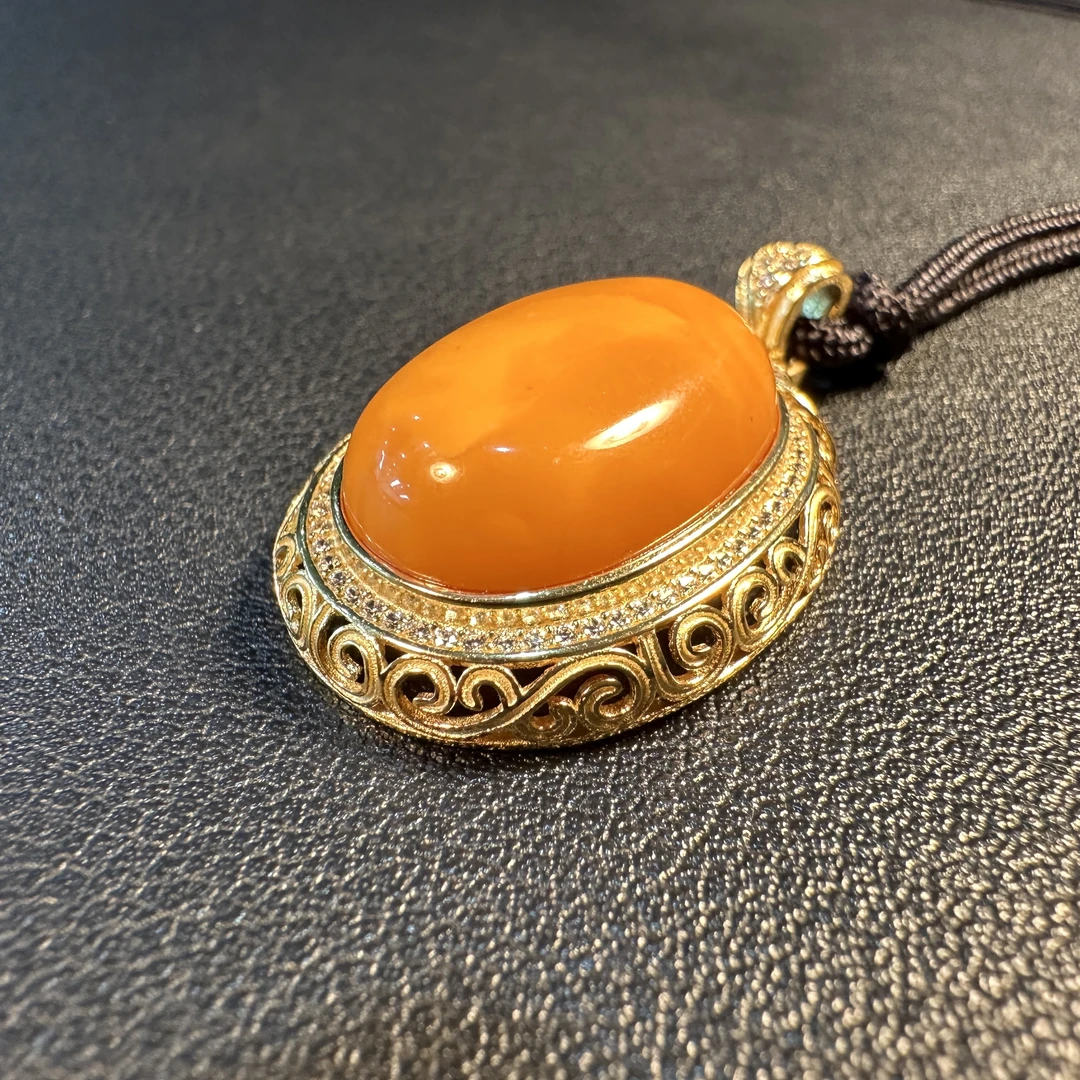 19世纪银鎏金镶 嵌蜜蜡吊坠 /4.07g333-770