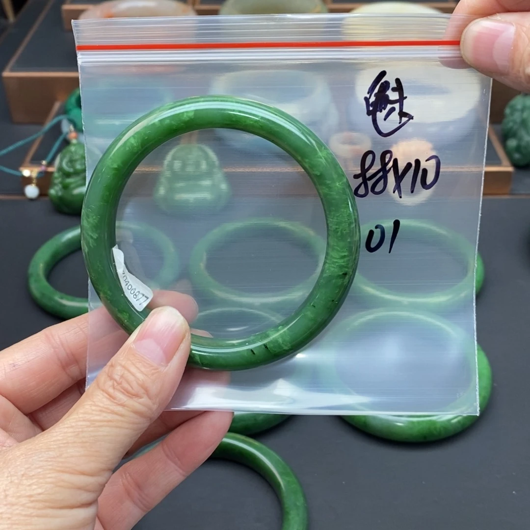 和田玉手镯未镶嵌魅***?