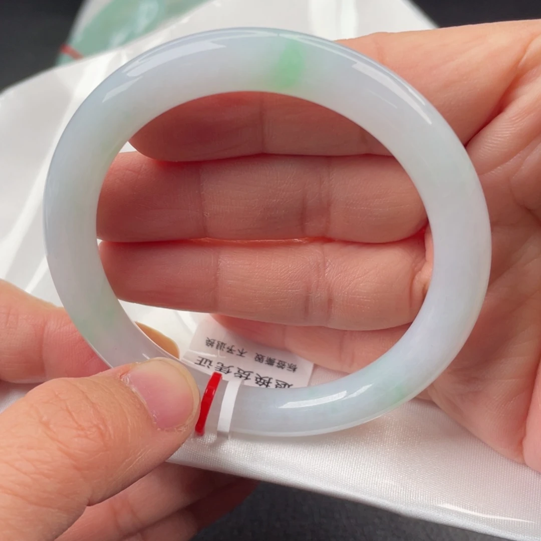 翡翠手镯未镶嵌56圈口