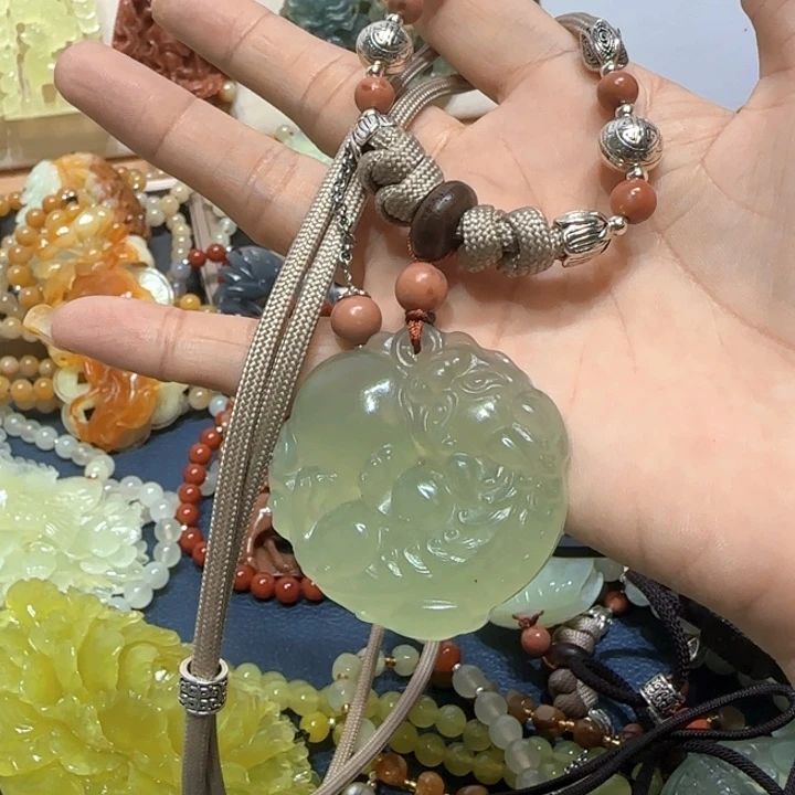 合金蛇纹石玉吊坠