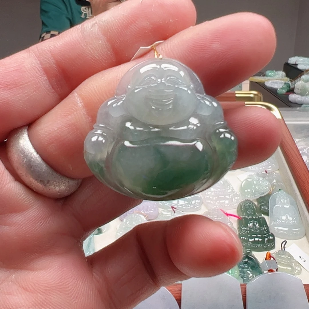 翡翠未镶嵌颈饰佛