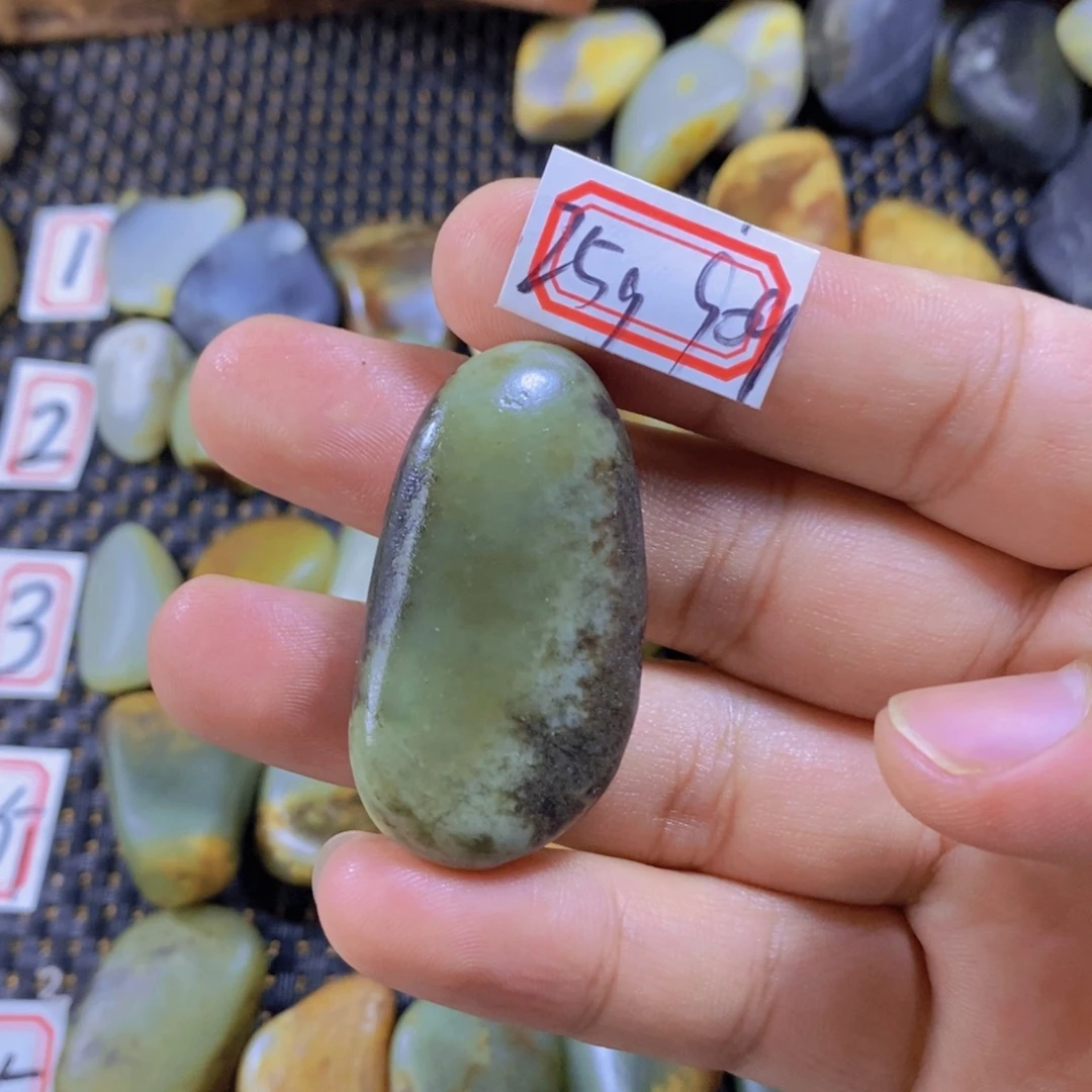 颈饰未镶嵌和田玉（糖玉）