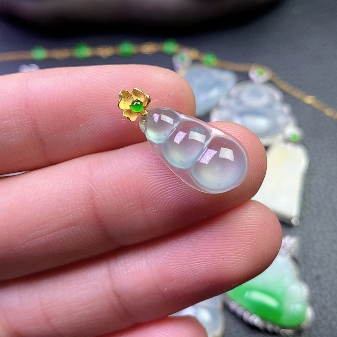 颈饰18K金镶嵌翡翠