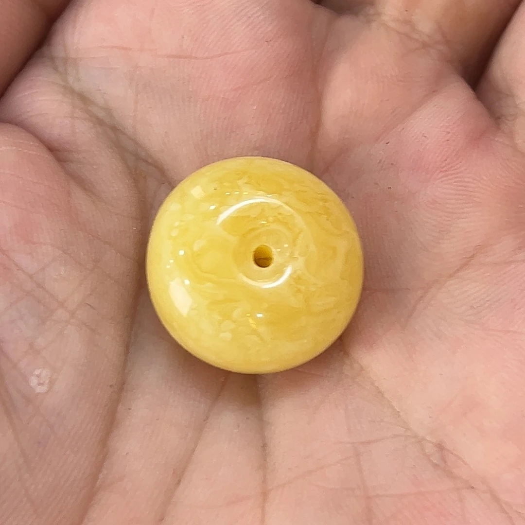 琥珀珠宝奇石未镶嵌空*气微瑕