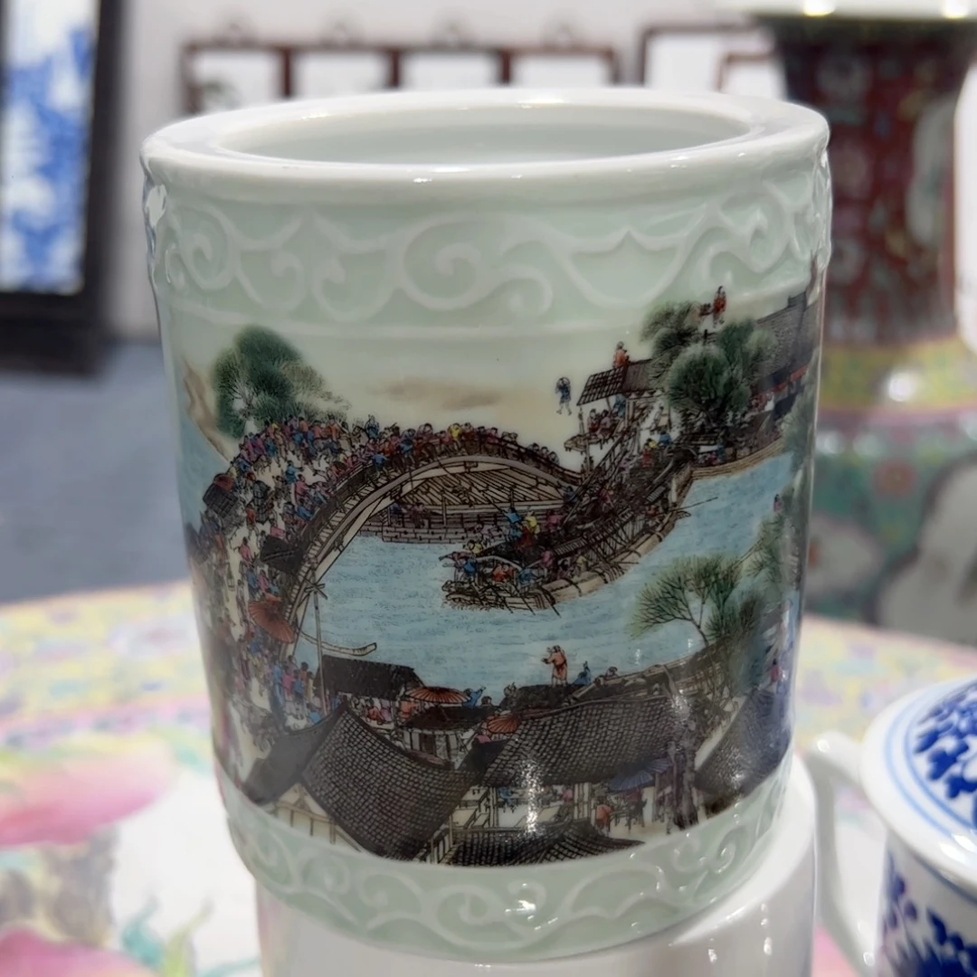 摆件景德镇陶瓷笔筒