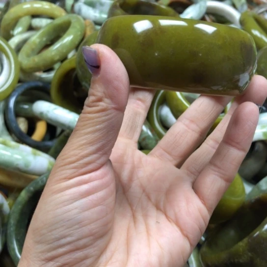 未镶嵌蛇纹石玉手镯快****王